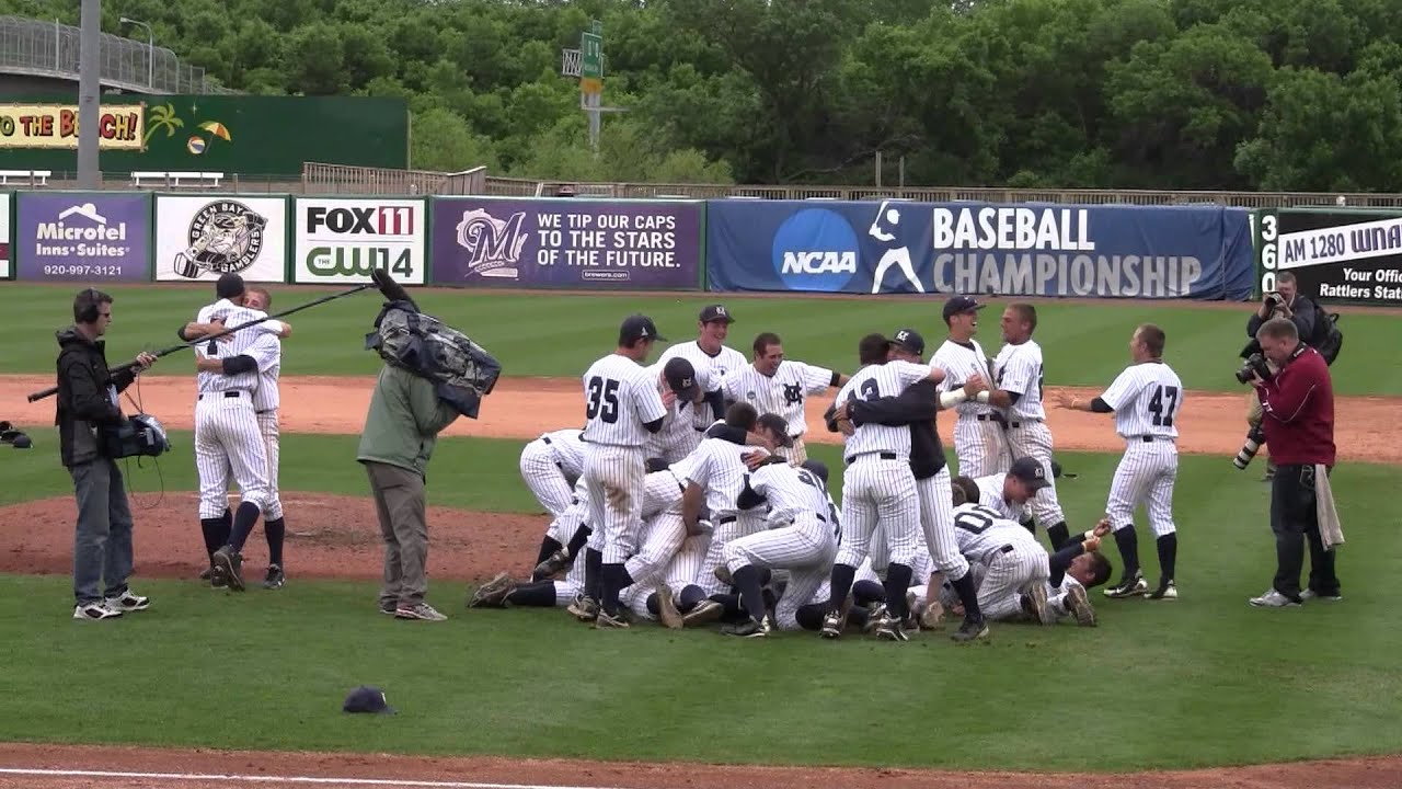 Marietta dogpile after winning the 2012 Division III World Series