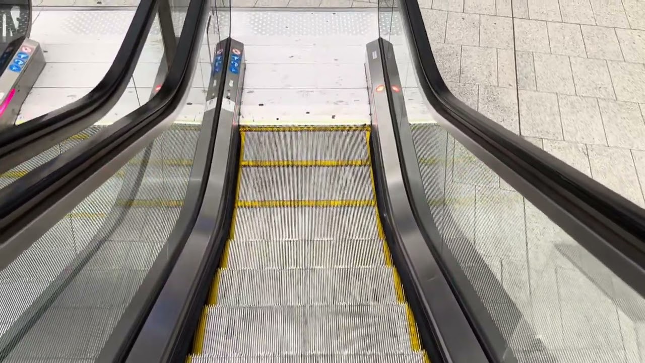 Paris - Gare Montparnasse. 21x Escalator ride !!and a look at some of the station concourse area A.