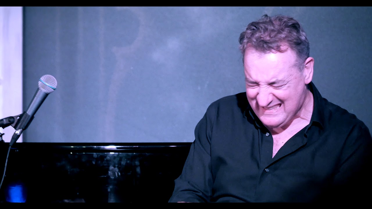 Alex Bugnon performing 