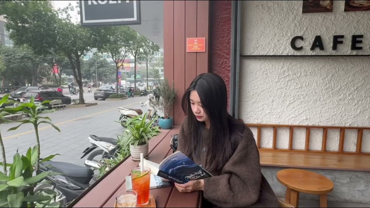 Slow Living Morning • Reading at a Coffee Shop - Cozy Cafe Ambience & Relaxing Book Vlog