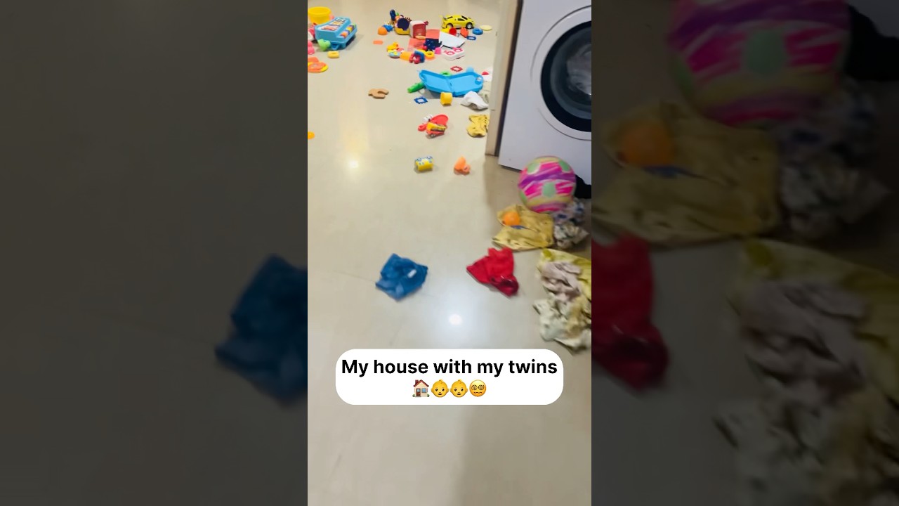 POV: Me trying to clean house with my twins 🏠🪣🧹 