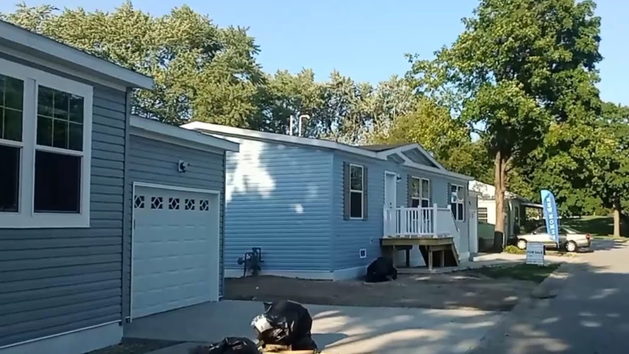 New homes for sale in Elgin, Illinois small homes community | late summer 2023