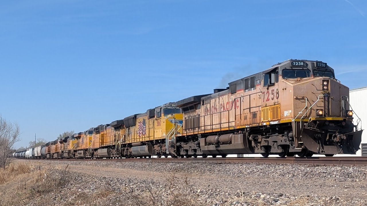 UP 7258 leads a fast MDHHN with 7 engines!!!