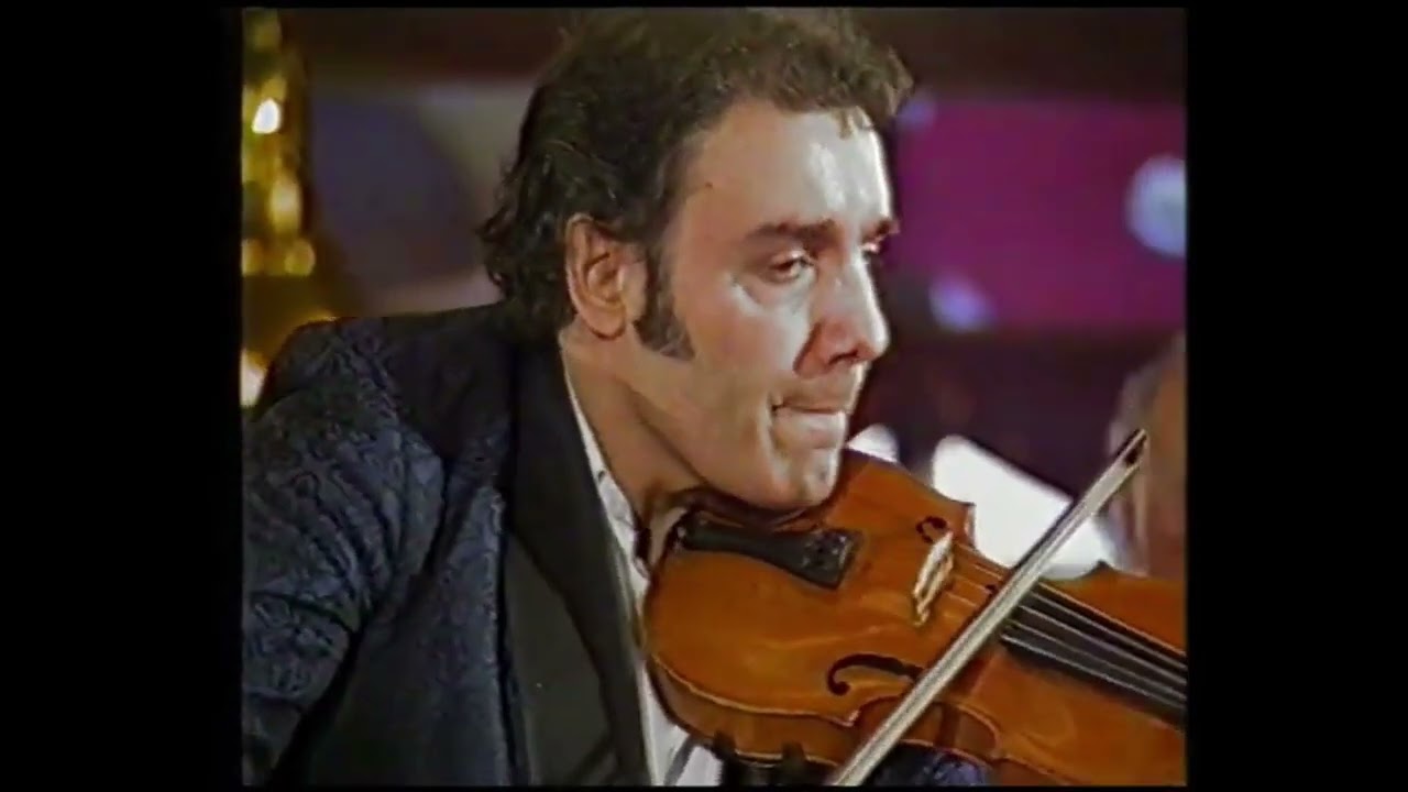 TATA MIRANDO SPEELT  PRIMAS NELLO MIRANDO. MUSIS SACRUM