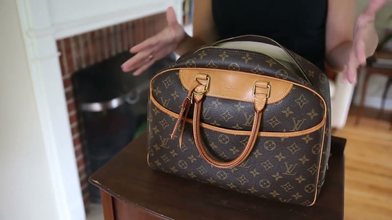 Louis Vuitton Deauville review & what's in my bag.