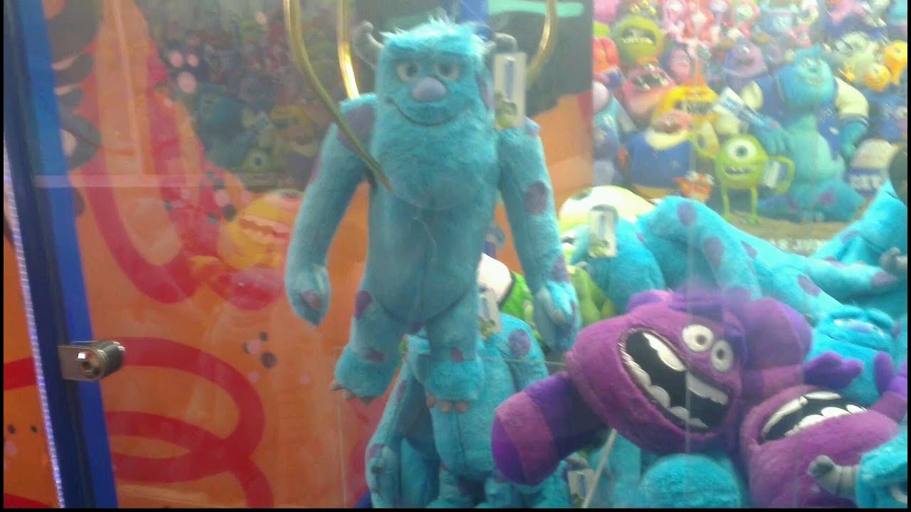 The Awesome MONSTERS UNIVERSITY Claw Machine Video!!!