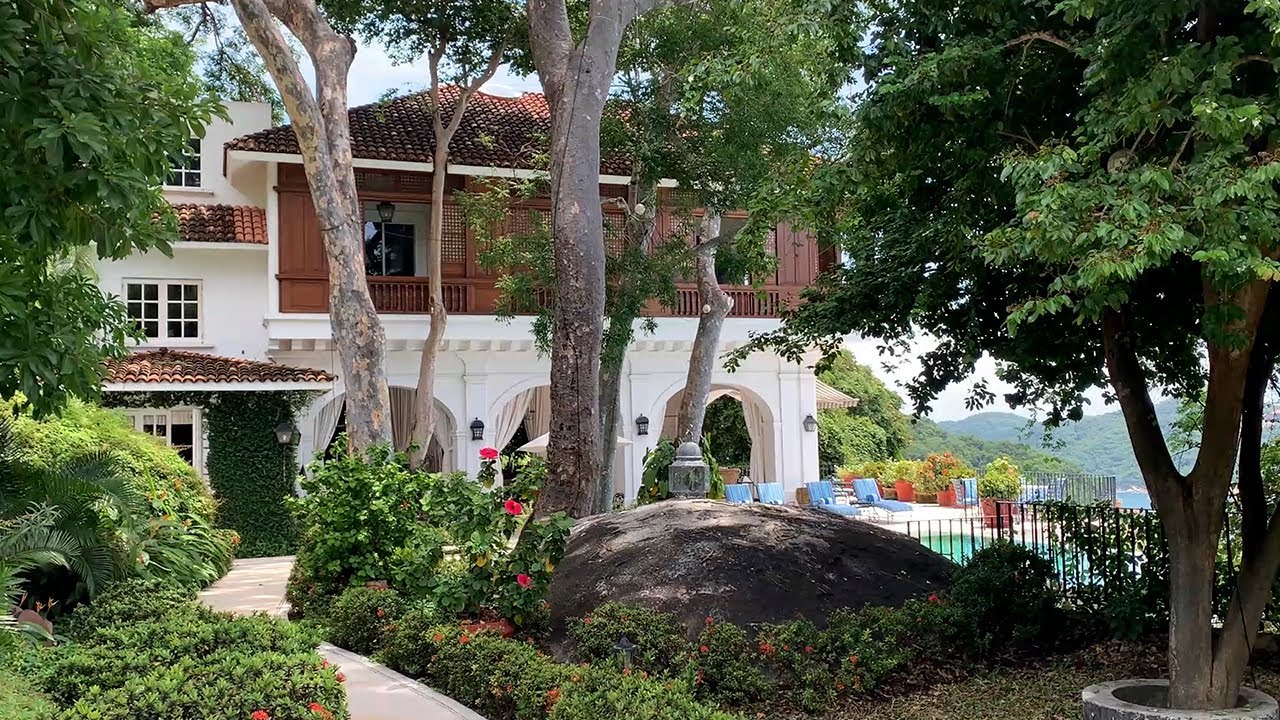 In Your Neighborhood: Two Homes in Acapulco, Mexico, with Sophia Loyzaga