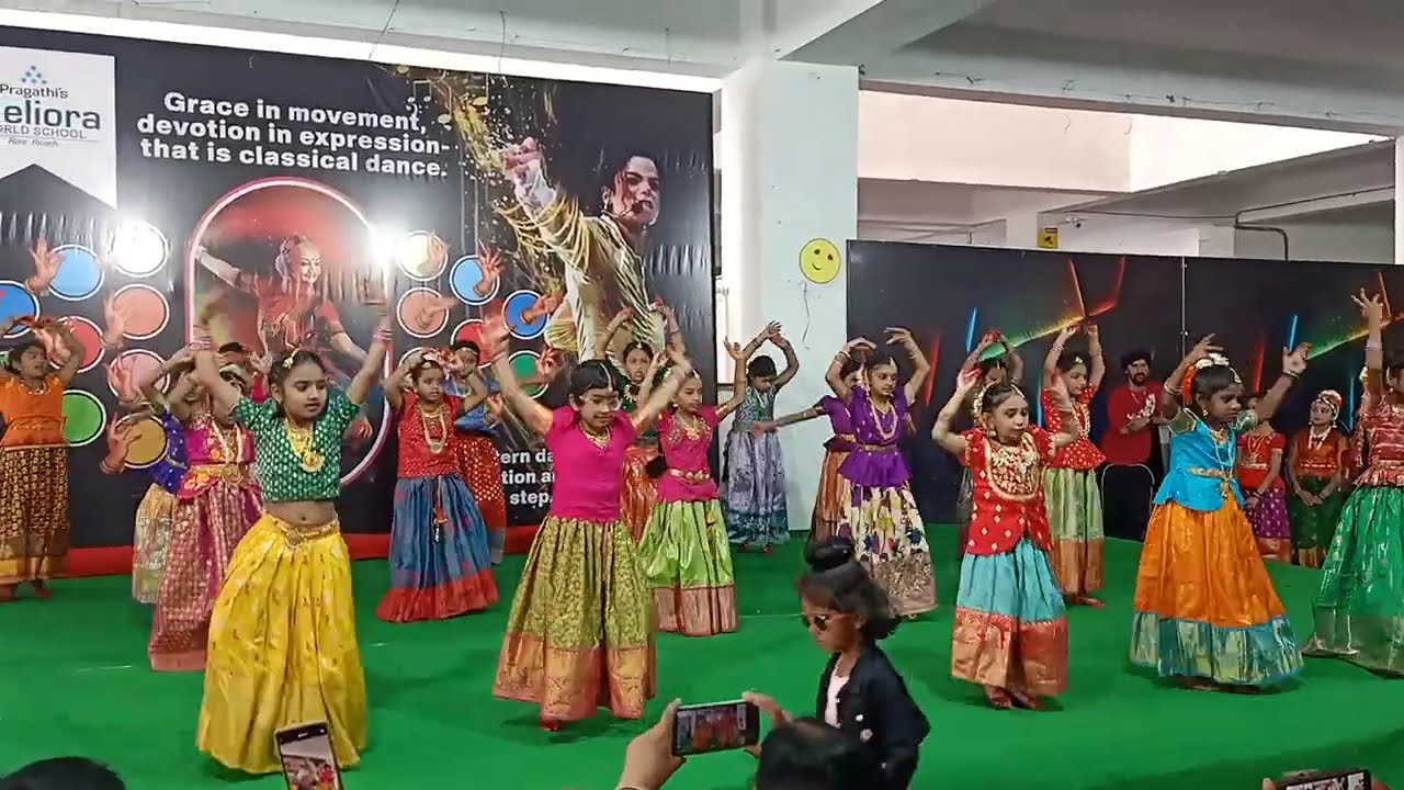 Grace in movement, devotion in expression - that is classical dance. Beautiful performance 😍❤️🤩