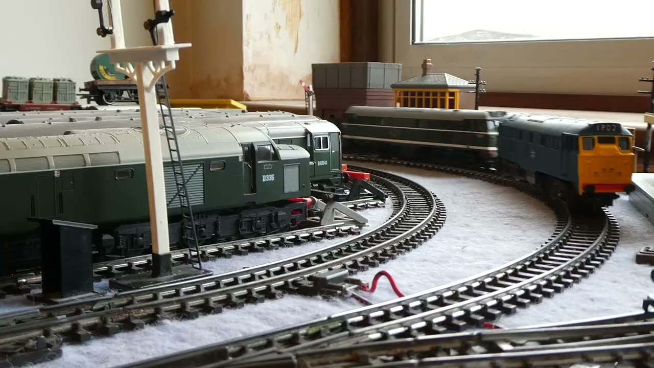 TRIANG OR LIMA OR AIRFIX OR BACHMANN OR MAINLINE MODEL RAILWAY ROLLING STOCK RUN TWO 200226