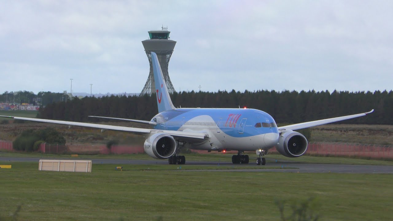 TUI Airways 787 Dreamliner G-TUIA takeoff at Newcastle Airport