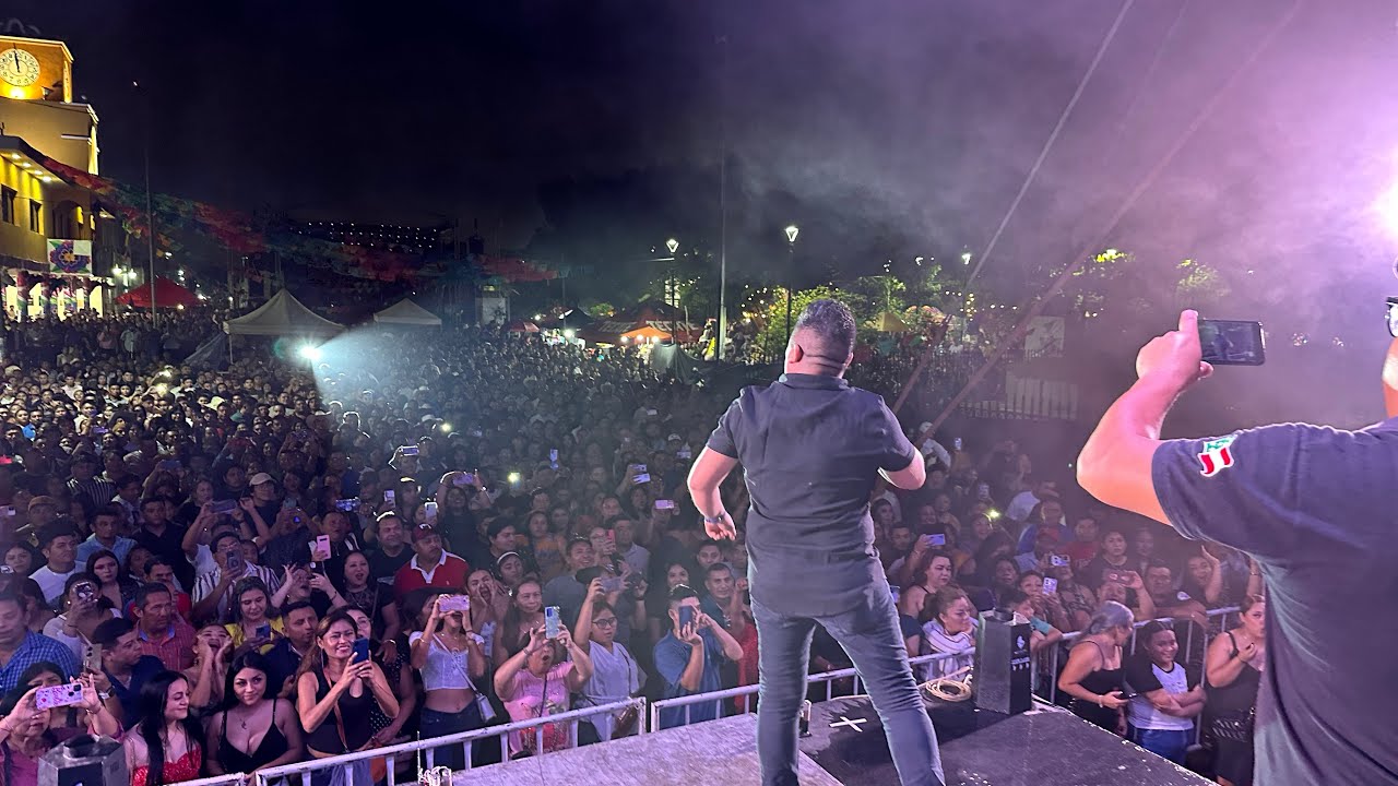 Cantando el mulato con Master Kumbia en Kanasín 2024