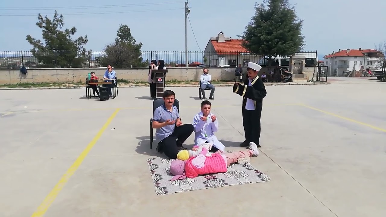 23 Nisan kutlamaları kapsamında yapılan etkinliklerden oynadığımız tiyatro oyunu...