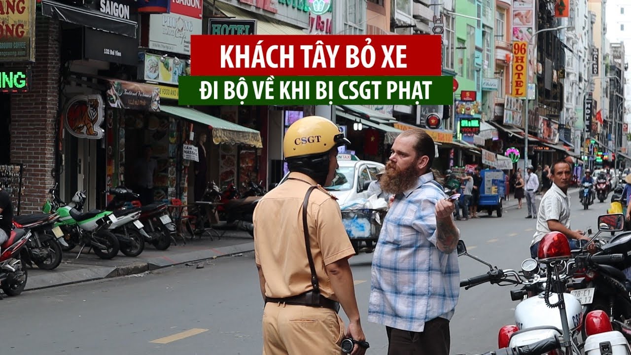 Ông Tây chửi thề, bỏ xe đi bộ về khi bị CSGT phạt ở Bùi Viện