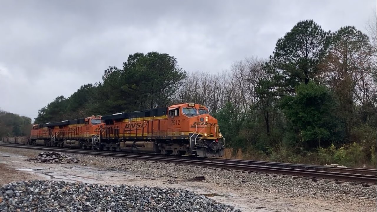 BNSF GEVOs lead completely empty I181(?) through Lagrange GA. 12/6/2025 1:44 PM