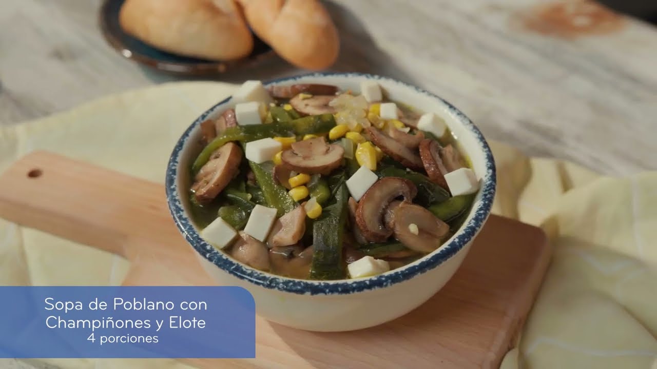 Sopa de poblano con Champi&ntilde;ones y elote