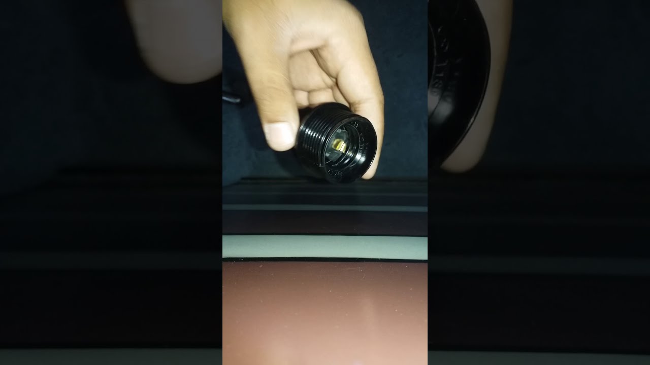 How to open and unlock an E27 Bulb Holder | E27 Fassung &ouml;ffnen