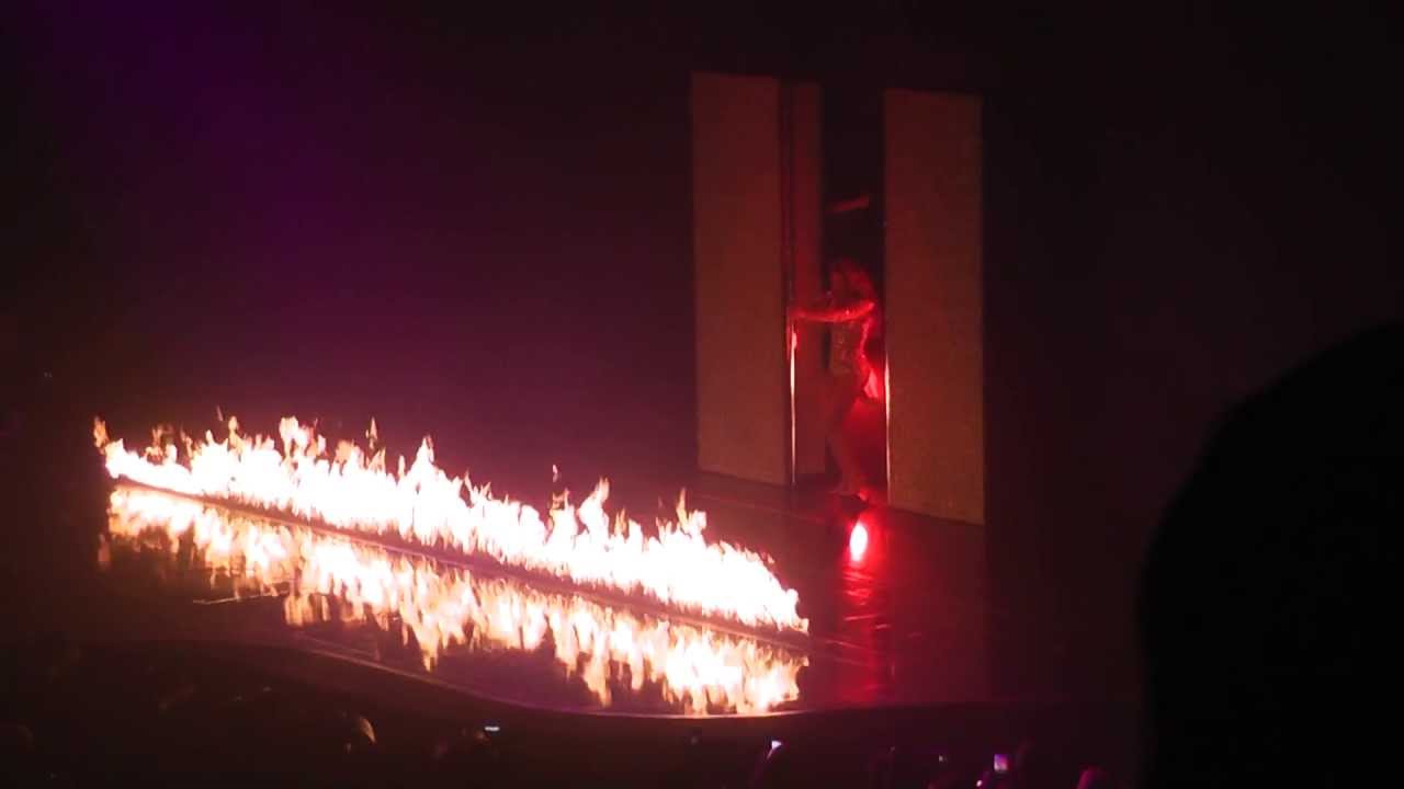 Beyonce - Naughty Girl & Party live at Manchester Arena 07.05.2013