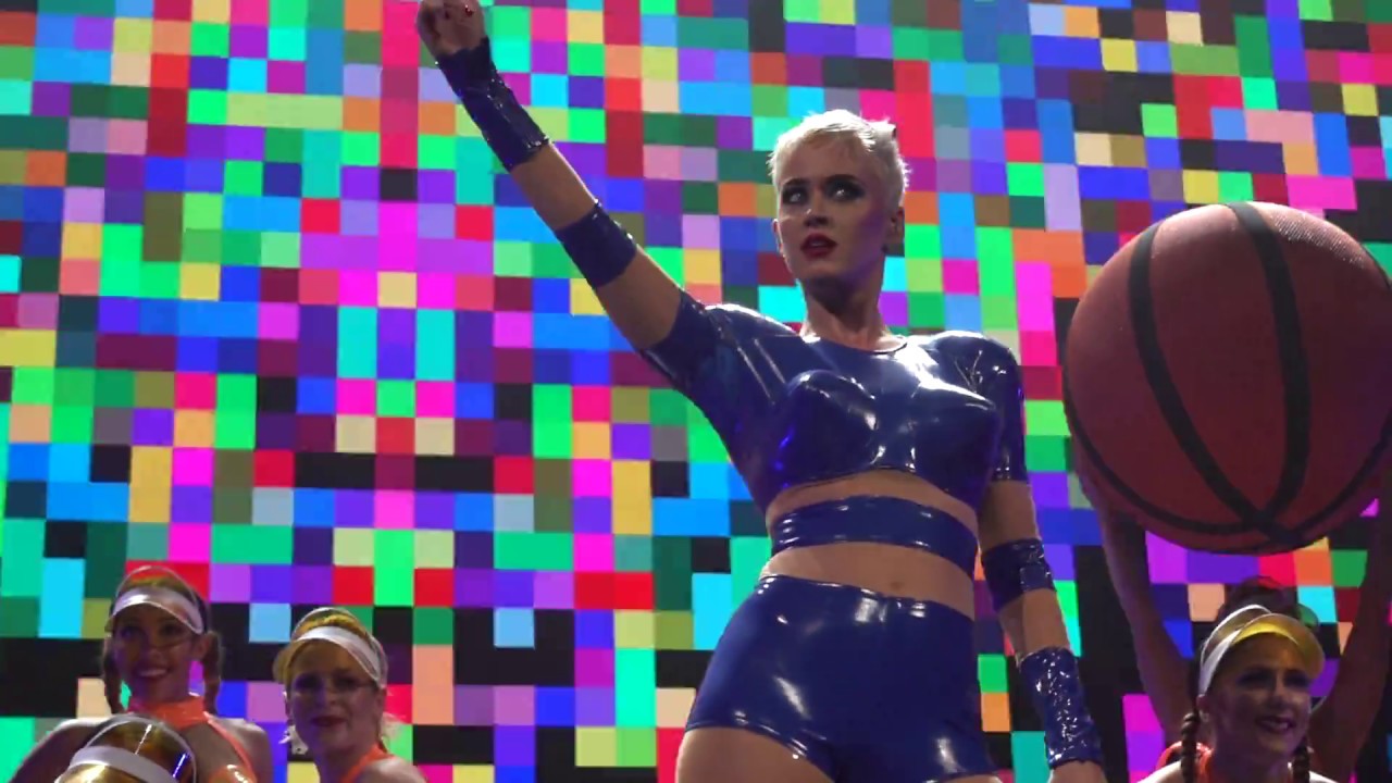 Katy Perry - Swish Swish: Witness: The Tour Opening Night in Montreal (09/19/2017)
