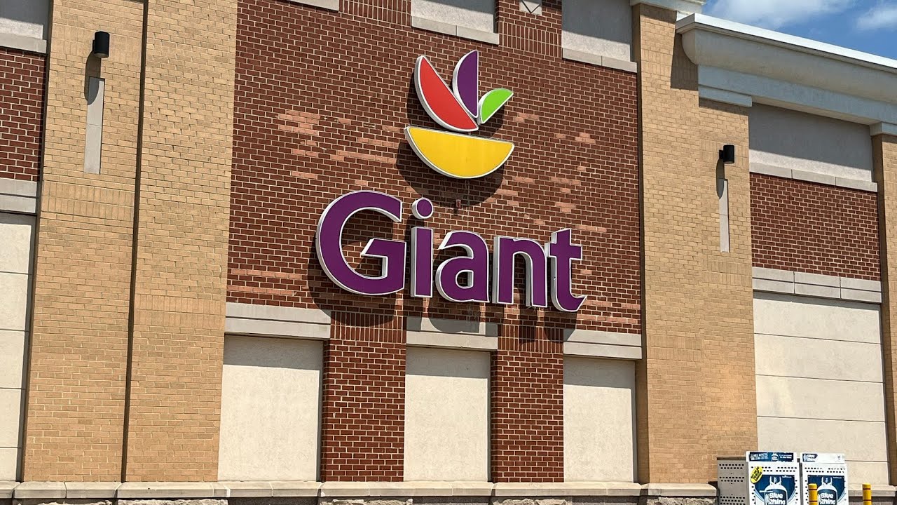 A Tour Of Giant, Chain Bridge RD, Oakton, VA
