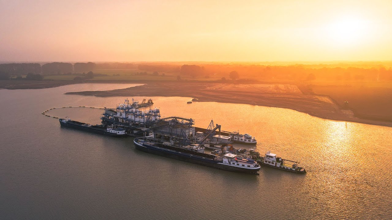 Binnenvaart | Beunschip Ardito van Limburg naar Rotterdam Kralingse Veer Geladen met Zand