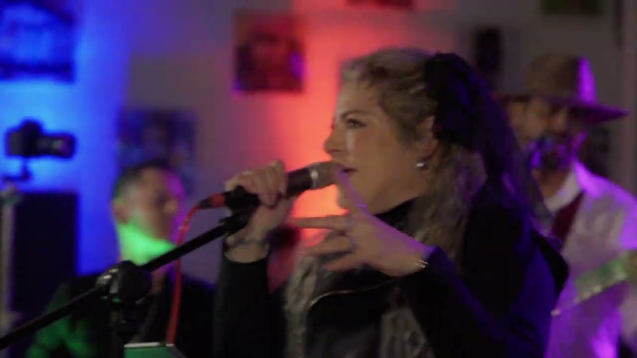 AZOTEA - MALA HIERBA (LIVE)