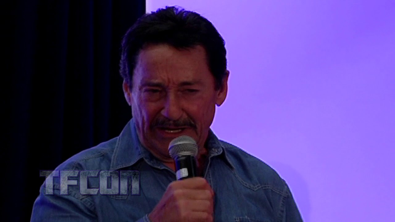 Voice of Optimus Prime calls voice actor Frank Welker 'The King' at TFcon 2015