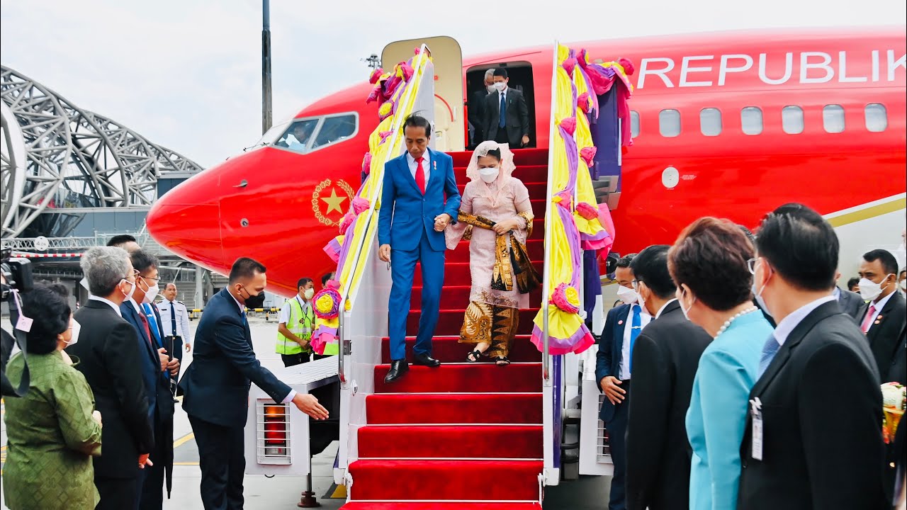 Presiden Jokowi dan Ibu Iriana Joko Widodo Tiba di Bangkok, Thailand, 17 November 2022