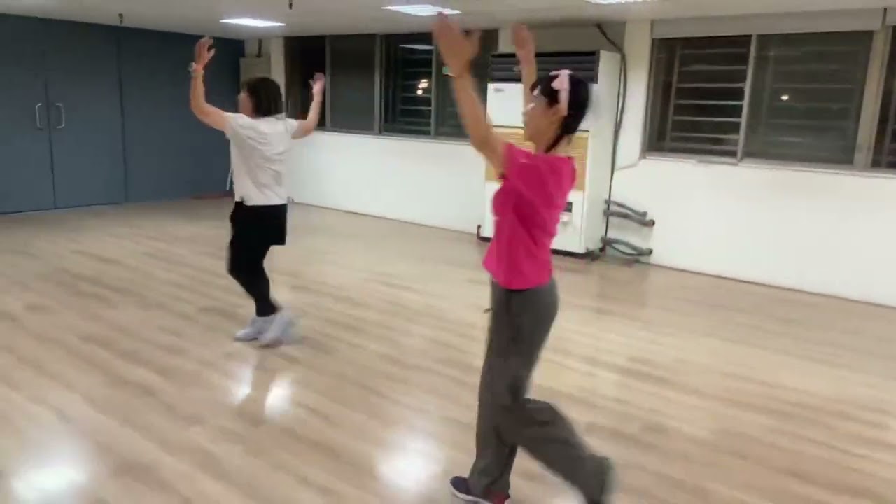 Tfilat Ha'Maiym תפילת המים 祈禱之水(正面)（以 Israeli circle）Choreographer: Michael Barzelai 新竹體委會傳統土風舞班