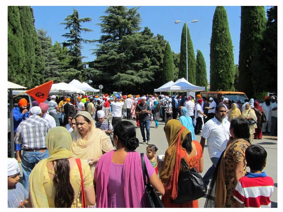 Sikhs in Forli, Italy 13.8.2011.wmv