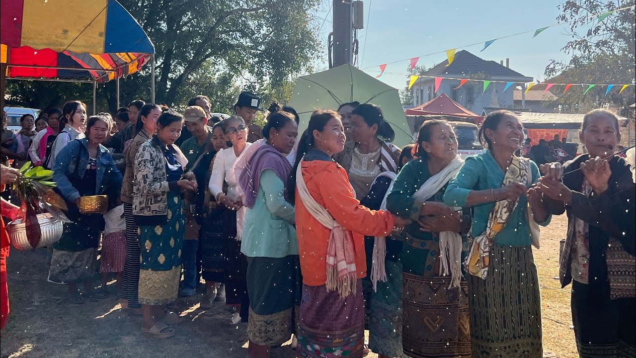 ຍົກຍອດຊໍ່ຟ້າວັດບ້ານນາຂ້ອຍສາວ ເມືອງ ແລະ ແຂວງສາລະວັນ 