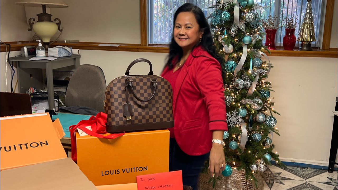 Louie Vuitton Alma PM ordering on line gone wrong! What fits in my Louie Vuitton Alma PM.