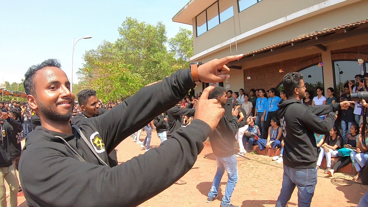 Best flash mob by royal mechanical Canara engineering college students 2019