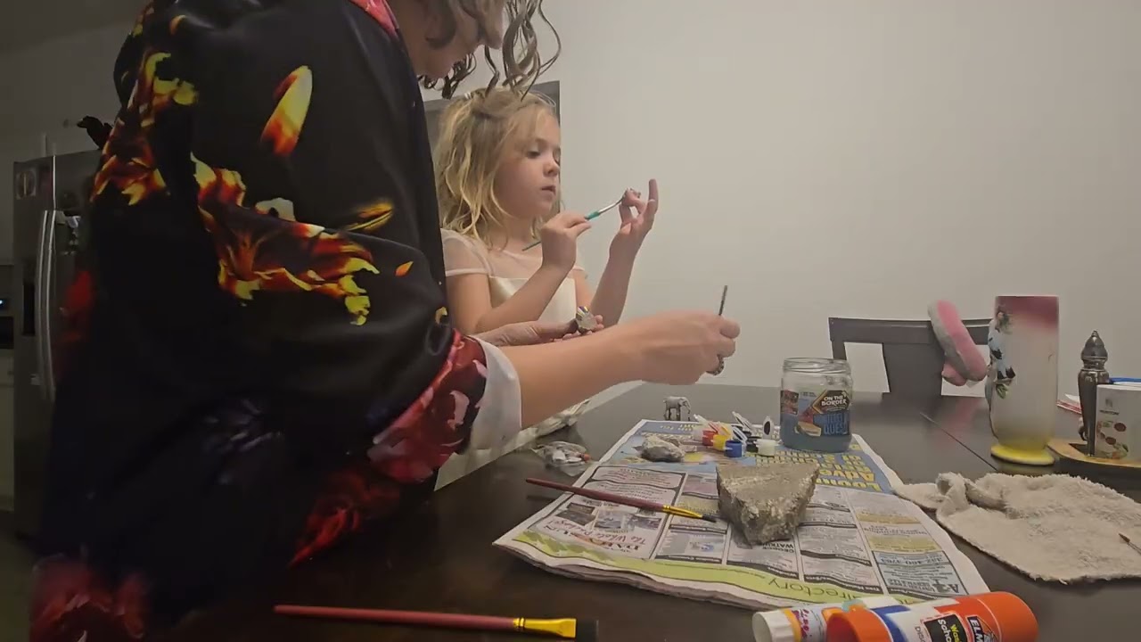 Join Kait & Kaitlynn for some rock painting!! Fossils! Colossal kit!! Arts N Crafts!! 🪨🎨🖌💛