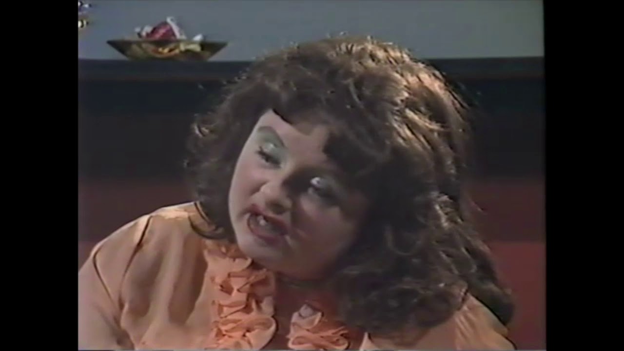 Magda Szubanksi as Lynne Postlethwaite - The D-Generation Country Homestead1989