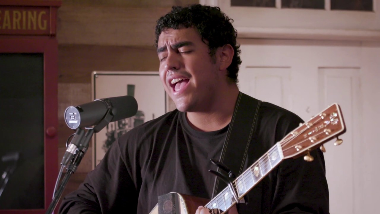 Martin Guitar Museum Session with Scarypoolparty - Out Loud