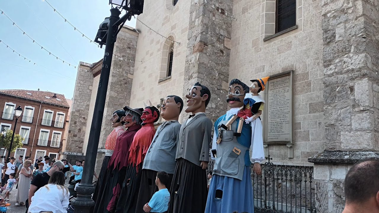 Desfile de Gigantes y Cabezudos Fiestas de los Santos Niños Alcalá de Henares 2025