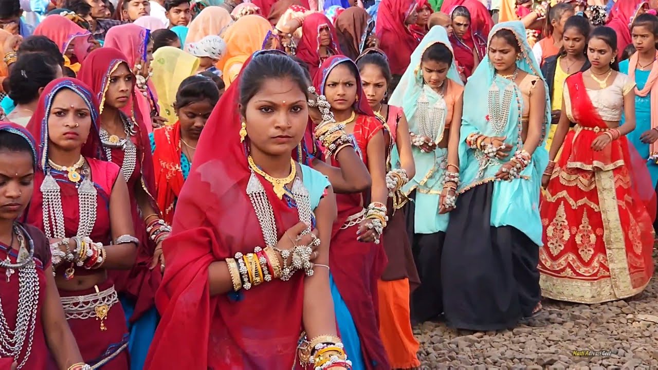 भंगोरिया मा घुलायसी नानी | Bhangoriya Ma Ghulaysi Nani | Sanjay Mandloi | Girls Aadivasi Dance Video