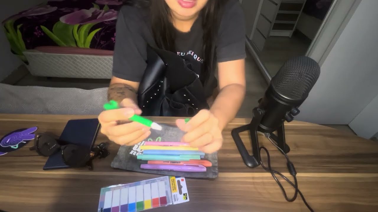 ASMR: O QUE LEVO NA MINHA BOLSA