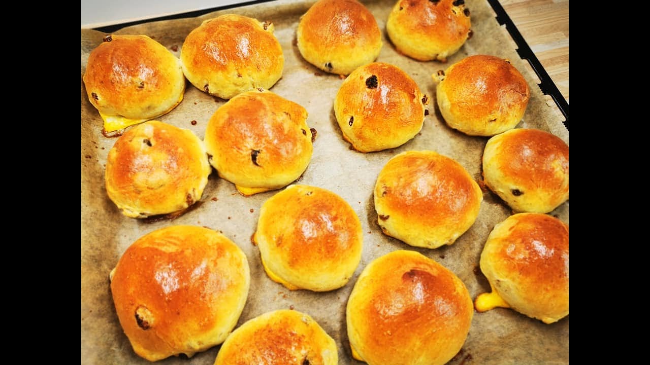 Fluffige Rosinen-Brötchen, herrlich weich und lecker!  Rosinenbrötchen