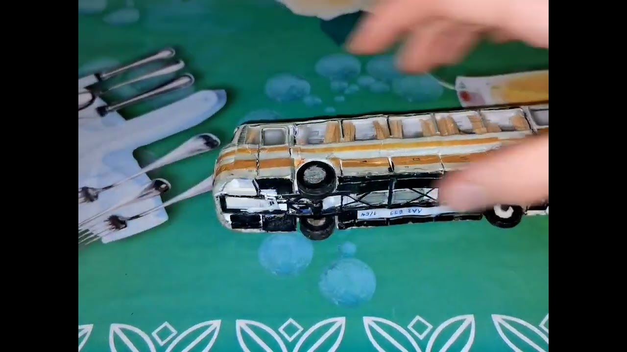 Модель автобуса ЛАЗ-699 1/64 из бумаги