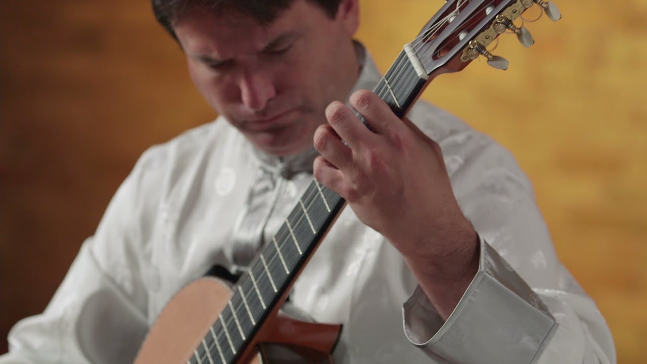 'Petenera' by Regino Sainz de la Maza played by Rene Izquierdo on an Altamira PDT (Double Top)