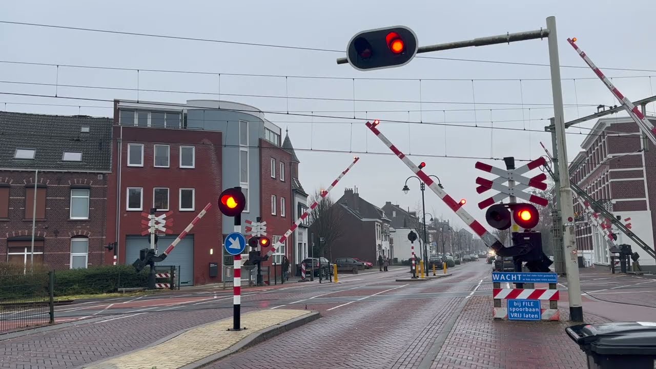 Spoorwegovergang Roermond // Dutch Railroad Crossing