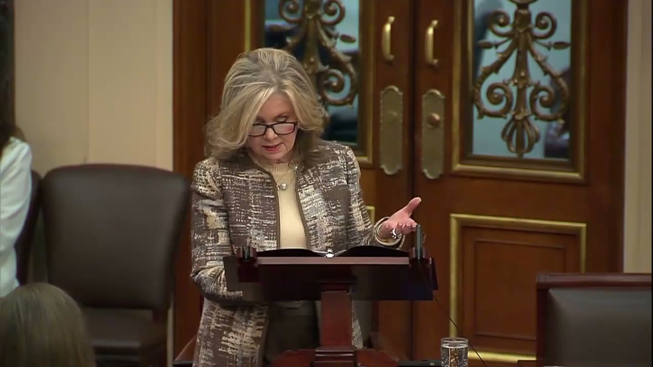 Блэкберн критикует демократов за то, что они встали на сторону преступников-нелегалов.