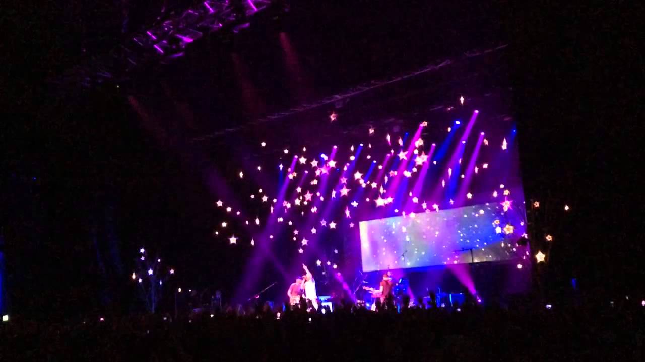 coldplay at tokyo dome city hall 2014 - a sky full of stars