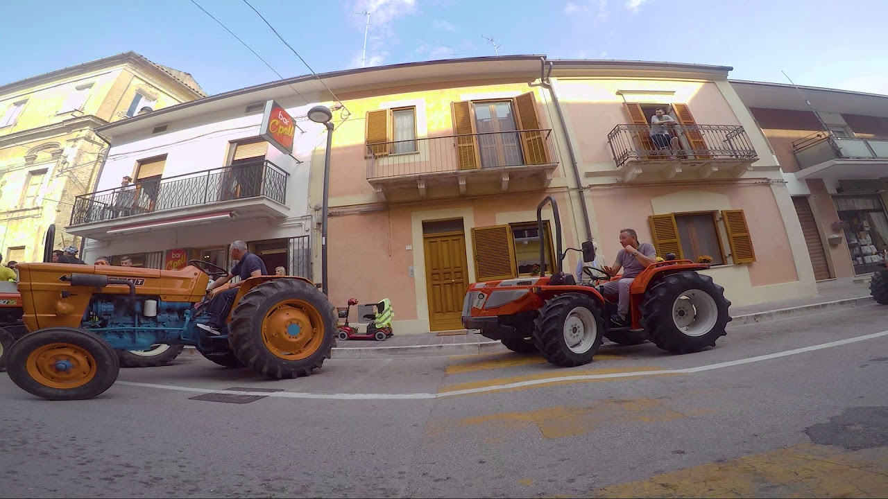 Pt.2 Sfilata macchine agricole ( Trattori ) Ripa Teatina