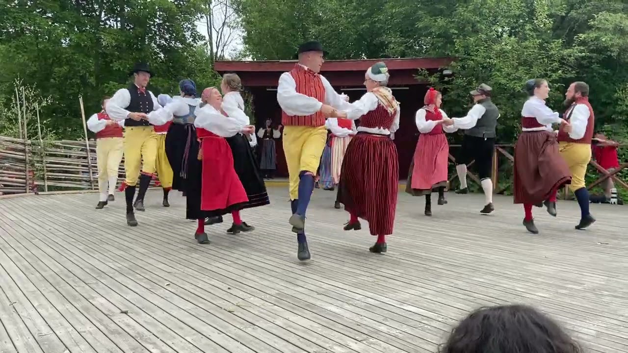 Fjällnäspolska med Skansens folkdanslag midsommardagen 2024