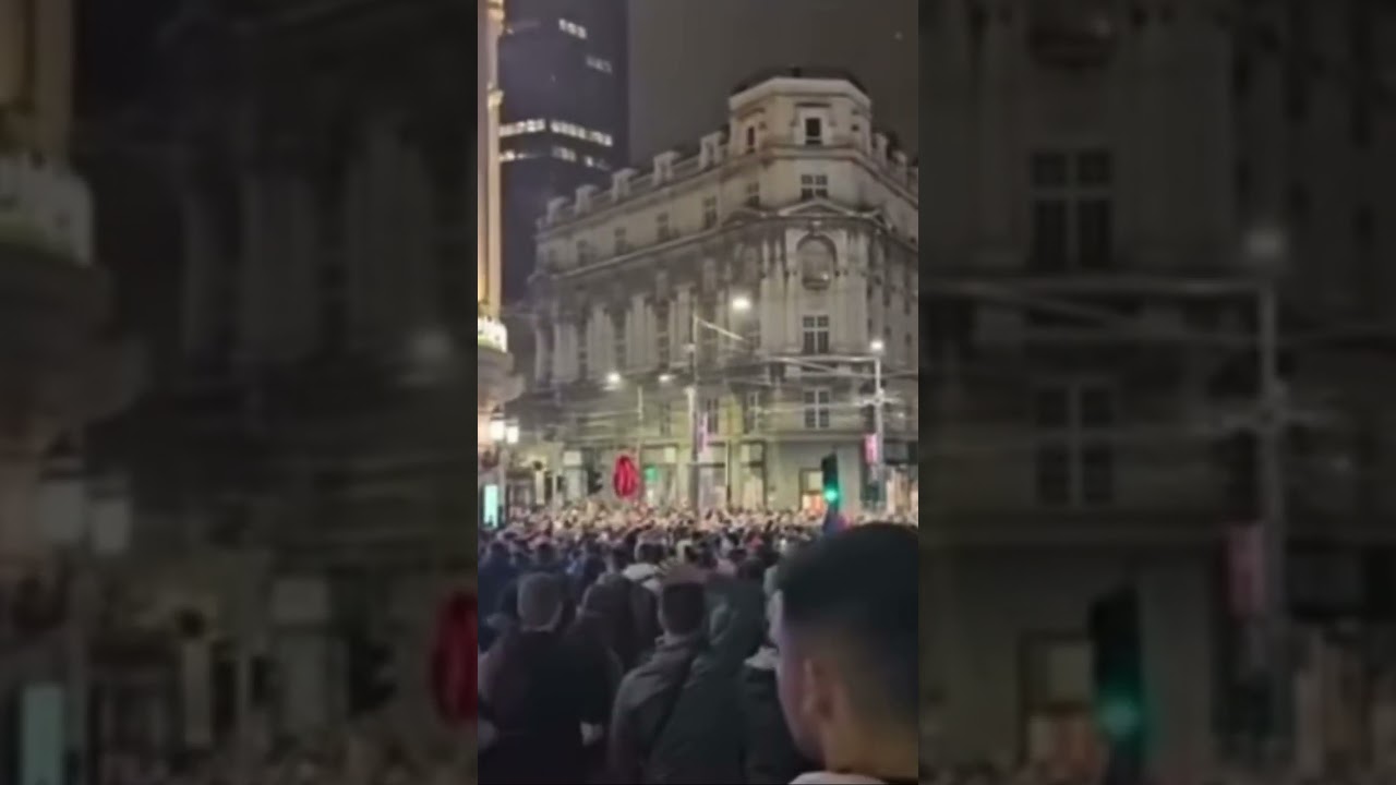 Najbolji snimak ZVUKA ZVUČNOG TOPA na protestu u Beogradu. Pojačaj do kraja!