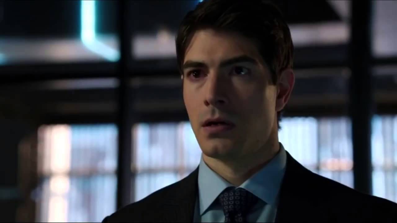 Arrow: Oliver & Ray Arrow vs Atom