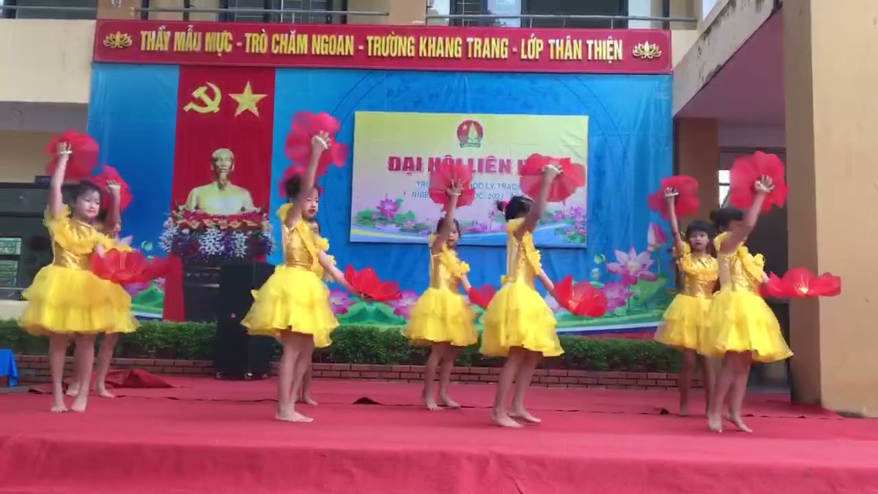 Bác Hồ - Người cho em tất cả ( múa khối 3)