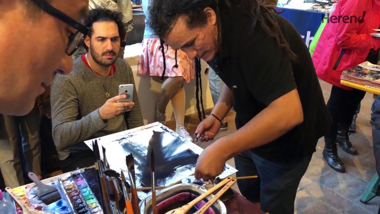 Nicolas Lopez with Herend brush ( 페루작가 니콜라스 루페즈 )
